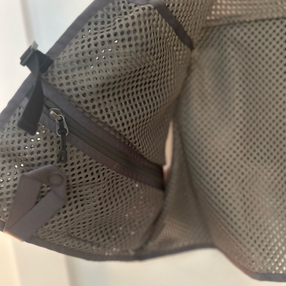 Patagonia Olive Fly-Fishing Utility Vest - Picture 14 of 16